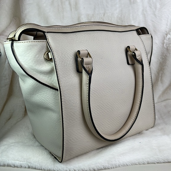 Beautiful Danielle Nicole Cream Tote - Picture 7 of 7